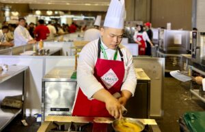 Chef Grand Dafam Signature Surabaya Raih Medali di Kompetisi Food & Hotel Indonesia