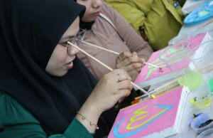 Elegansi dan Kreativitas Karya Kaligrafi Ajang Kompetisi Keindahan Tulisan oleh FIFGROUP di F8 Makassar