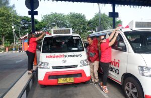 La Lisa Hotel Surabaya Bagi-bagi 780 Lembar Bendera Merah Putih Untuk Supir Angkot Terminal Bratang Dan Warga Sekitar La Lisa Hotel Surabaya Bagi-bagi 780 Lembar Bendera Merah Putih Untuk Supir Angkot Terminal Bratang Dan Warga Sekitar