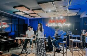 Merayakan HUT RI, Aston Inn Jemursari Gelar Acara Musik Bersama Komunitas Musik Indie Bertema Indie Pendence Music Merayakan HUT RI, Aston Inn Jemursari Gelar Acara Musik Bersama Komunitas Musik Indie Bertema Indie Pendence Music