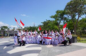 Sambut HUT Kemerdekaan RI ke 78, Mercure Surabaya Grand Mirama berbagi Bendera Merah Putih Sambut HUT Kemerdekaan RI ke - 78, Mercure Surabaya Grand Mirama berbagi Bendera Merah Putih
