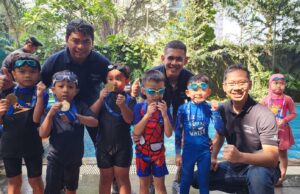 Menyambut Hari Olahraga Nasional, Mercure Surabaya Grand Mirama mengadakan Lomba Berenang