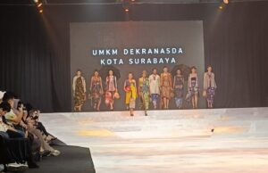 Wali Kota Eri Cahyadi Kenalkan Busana UMKM Hingga Ke Mancanegara Melalui Surabaya Fashion Parade Wali Kota Eri Cahyadi Kenalkan Busana UMKM Hingga Ke Mancanegara Melalui Surabaya Fashion Parade
