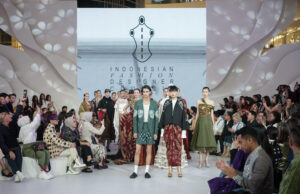 KAART JAGAT IPMI Batik Fashion Show, Gelaran Fashion Show Dalam Rangka Menyambut Hari Batik Nasional KAART JAGAT IPMI Batik Fashion Show Gelaran Fashion Show Dalam Rangka Menyambut Hari Batik Nasional