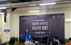 Berkunjung ke Tembagapura, Melanie Putria Bagikan Tips Pola Hidup Sehat untuk Pekerja Freeport Indonesia Berkunjung ke Tembagapura, Melanie Putria Bagikan Tips Pola Hidup Sehat untuk Pekerja Freeport Indonesia