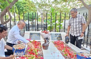 Midtown Hotels Indonesia Tumbuhkan Jiwa Perjuangan dengan Nyekar di TMP Ngagel Rejo Surabaya Midtown Hotels Indonesia Tumbuhkan Jiwa Perjuangan dengan Nyekar di TMP Ngagel Rejo Surabaya