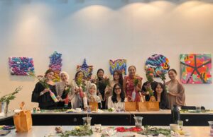 Artotel TS Suites Surabaya Mengadakan Workshop Bottlepainting & Flower Arrangement Yang Ramah Lingkungan Artotel TS Suites Surabaya Mengadakan Workshop Bottlepainting & Flower Arrangement Yang Ramah Lingkungan