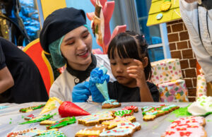 Hotel Ciputra World Surabaya Rayakan Natal Bersama Anak Panti Asuhan, Menghias Ginger Bread House & Christmas Tree Lighting Ceremony Hotel Ciputra World Surabaya Rayakan Natal Bersama Anak Panti Asuhan, Menghias Ginger Bread House & Christmas Tree Lighting Ceremony