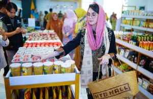 Perkuat UMKM Tenun di Bumi Majapahit, Ketua Dekranasda Jatim Studi Banding ke NTB Perkuat UMKM Tenun di Bumi Majapahit, Ketua Dekranasda Jatim Studi Banding ke NTB (foto : ist)