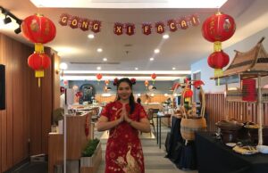 Aston inn Jemursari Merayakan Imlek dengan Berbagi Hadiah di Tahun Naga Kayu Aston inn Jemursari Merayakan Imlek dengan Berbagi Hadiah di Tahun Naga Kayu (foto : ist)