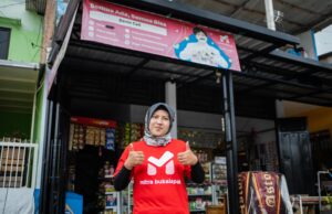 Mitra Bukalapak Lanjutkan Upaya Pendampingan Warung di Lebih Banyak Wilayah di Indonesia Juragan Liya, mentee terpilih dari Mitra Mentorship Program Batch 1, dipercaya untuk menjadi mentor dan berbagi pengalaman di program Batch 2 (foto : ist)