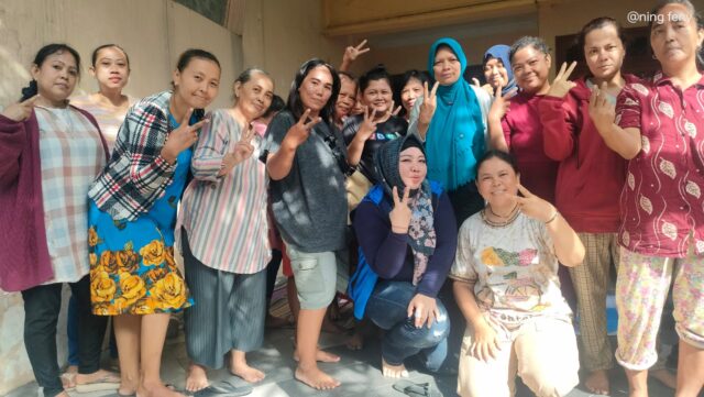 Fenny Lufitasari Caleg PAN no urut 2 bersama UKM binaannya (foto : ist) Fenny Lufitasari Caleg PAN no urut 2 bersama UKM binaannya (foto : ist)