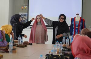 PCU Adakan Workshop Styling Busana Muslim, Meriah dan Penuh Kreativitas PCU Adakan Workshop Styling Busana Muslim, Meriah dan Penuh Kreativitas (foto : ist)