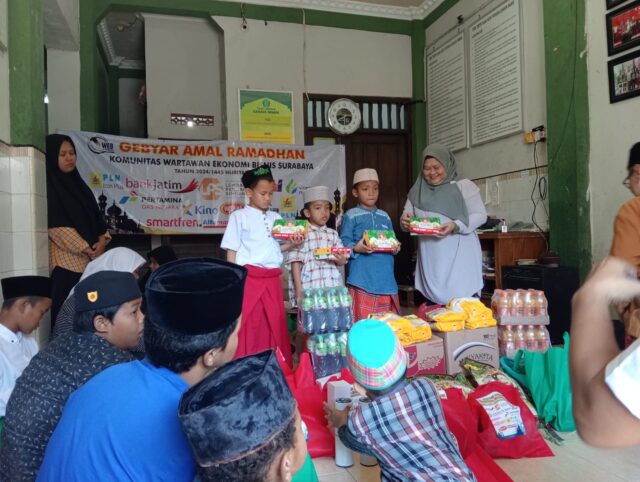 Komunitas Wartawan Ekonomi Bisnis Surabaya Salurkan Bantuan ke Tiga Panti Asuhan di Kota Surabaya