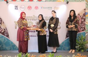 Hadiri Launching NTB Zone, Pj. Ketua Dekranasda Jatim Isye Harap KerjasamaIKM Binaan Jatim-NTB Semakin Luas dan Berkembang Hadiri Launching NTB Zone, Pj. Ketua Dekranasda Jatim Isye Harap Kerjasama IKM Binaan Jatim-NTB Semakin Luas dan Berkembang (foto : ist)