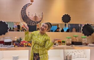 Di Bulan Ramadan, Zest Jemursari Surabaya Hadirkan KURMA Bareng Mak Kur Di Bulan Ramadan, Zest Jemursari Surabaya Hadirkan KURMA Bareng Mak Kur (foto : blitz)