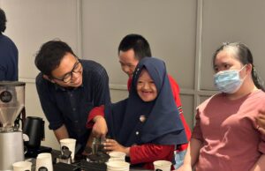 Anak-anak Down Syndrome Belajar Membuat Kopi di Java Paragon Hotel & Residences Surabaya Anak-anak Down Syndrome Belajar Membuat Kopi di Java Paragon Hotel & Residences Surabaya (foto : ist)