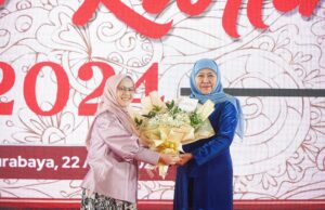 Terima Penghargaan Perempuan Inspiratif dari Menteri PPPA, Khofifah Ajak Perempuan Jadi Juru Damai Terima Penghargaan Perempuan Inspiratif dari Menteri PPPA, Khofifah Ajak Perempuan Jadi Juru Damai