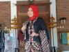 Sosok Kartini Modern (1) Christine Wu : Wanita Harus Suka Membaca dan Faham Dunia Digital Christine Wu atau Master Chrisinte Wu selaku Founder SWASTIKA PRIMA Coaching Training & Consulting, Owner Kebun Melon Organik KISS FRUIT, Penulis Buku Best Seller Nasional, Pembicara Nasional dan Penerima Penghargaan-Penghargaan Nasional