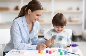 Psikolog UNAIR Ulas Pengaruh Pertunangan Anak di Madura Terhadap Perkembangan Psikologis Foto 1 : Ilustrasi pola asuh anak usia dini (doc: iStock)