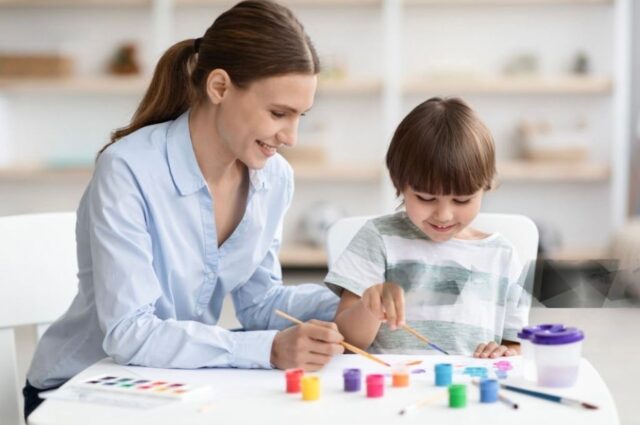 Foto 1 : Ilustrasi pola asuh anak usia dini (doc: iStock)