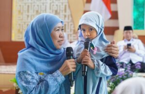 Santuni 1.000 Anak Yatim Se Kabupaten Pasuruan, Khofifah : Mari Berlomba-Lomba Dapatkan Lailatul Qadr Santuni 1.000 Anak Yatim Se Kabupaten Pasuruan, Khofifah : Mari Berlomba-Lomba Dapatkan Lailatul Qadr