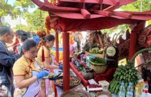 Midtown Hotel Surabaya Raih Juara 1 Kategori Rujak Kreasi di Festival Rujak Uleg 2024 Midtown Hotel Surabaya Raih Juara 1 Kategori Rujak Kreasi di Festival Rujak Uleg 2024 (foto : ist)