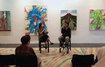 Artotel TS Suites Surabaya Berkolaborasi dengan Seniman Asal Pekalongan Gelar Pameran Tunggal Ke 3 “Rekonstruksi Diri” Artotel TS Suites Surabaya Berkolaborasi dengan Seniman Asal Pekalongan Gelar Pamerang Tunggal Ke 3 "Rekonstruksi Diri" (foto : blitz)