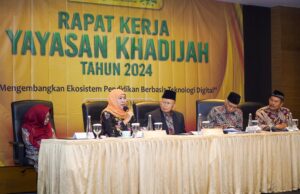 Khofifah Dorong Yayasan Pendidikan Khadijah Kembangkan Ekosistem Berbasis Teknologi Digital dengan Penguatan Nilai Aswaja Khofifah Dorong Yayasan Pendidikan Khadijah Kembangkan Ekosistem Berbasis Teknologi Digital dengan Penguatan Nilai Aswaja (foto ; ist)