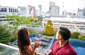 Selalu Ada Tontonan Menarik Dari Lantai Enam Crown Prince Hotel Selalu Ada Tontonan Menarik Dari Lantai Enam Crown Prince Hotel (foto : ist)