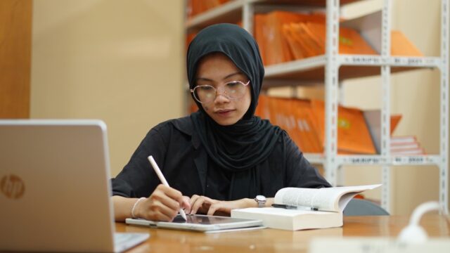 Mahasiswa Prodi Linguistik Indonesia UPN "Veteran" Jawa Timur (foto : ist)