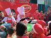 Chef Arnold Bagi-bagi 1000 Nasi Goreng Gratis dan Blusukan di Pasar Pucang Surabaya Chef Arnold Bagi-bagi 2000 Nasi Goreng Gratis di Pasar Pucang Surabaya (dokpri)
