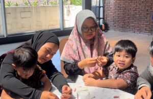 Peringati HUT RI, Java Paragon Hotel Ajak Anak-anak Mewarnai dengan Media Clay Peringati HUT RI, Java Paragon Hotel Ajak Anak-anak Mewarnai dengan Media Clay (foto : ist)