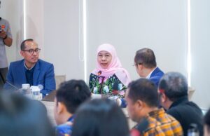 Deep Talks di Pascasarjana Unair, Khofifah Tekankan Pentingnya Menjadi Transformational Leader Deep Talks di Pascasarjana Unair, Khofifah Tekankan Pentingnya Menjadi Transformational Leader (foto : ist)