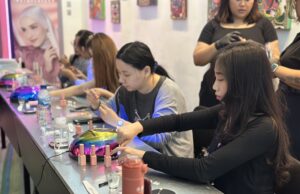 Belajar Seni Menghias Kuku di Artotel TS Suites Surabaya. Seru! Belajar Seni Menghias Kuku di Artotel TS Suites Surabaya. Seru! (foto : ist)