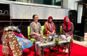 Surabaya Suites Hotel Bersama ISIK, Gelar Batik Workshop dan Talkshow Pesona Hasta Karya Surabaya Suites Hotel Gelar Batik Workshop dan Talkshow Pesona Hasta Karya (foto : ist)