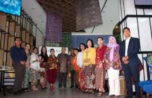 Kolaborasi Leedon Hotel and Suites Surabaya dan ISIK Gelar Membatik Bersama di Hari Batik Nasional Kolaborasi Leedon Hotel and Suites Surabaya dan ISIK Gelar Membatik Bersama di Hari Batik Nasional (foto : ist)