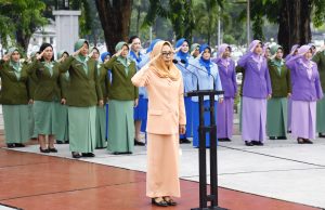 18 Desember 2024 Jelang Hari Ibu, Plt. Ketua DWP Jatim Ziarah Tabur Bunga di Makam Pahlawan Wanita 18 Desember 2024 Jelang Hari Ibu, Plt. Ketua DWP Jatim Ziarah Tabur Bunga di Makam Pahlawan Wanita (foto : ist)