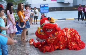 Perayaan Imlek Penuh Makna, Tradisi Yu Sheng Awali Tahun Ular Kayu di Aston Madiun Perayaan Imlek Penuh Makna, Tradisi Yu Sheng Awali Tahun Ular Kayu di Aston Madiun (foto : ist)