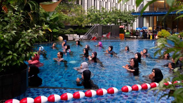 Points of Fun : Menginap Semakin Asyik dengan Aktivitas Aqua Yoga yang Menyenangkan (foto : ist)