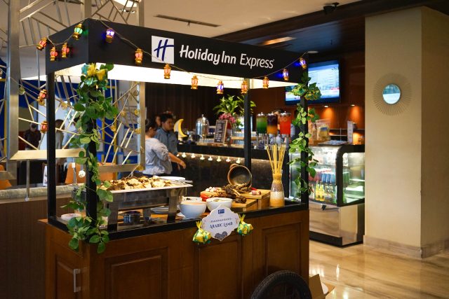 Ramadhan Festive: Iftar Buffet Istimewa Holiday Inn Express Surabaya (foto : ist)