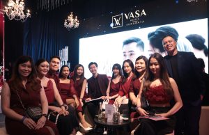 Vasa Hotel Surabaya Mempersembahkan Fleura Nexus ‘Perjalanan Cinta Melintasi Masa’ pada Vasa Wedding Fair 2025 Vasa Hotel Surabaya Mempersembahkan Fleura Nexus ‘Perjalanan Cinta Melintasi Masa’ pada Vasa Wedding Fair 2025 (foto : ist)