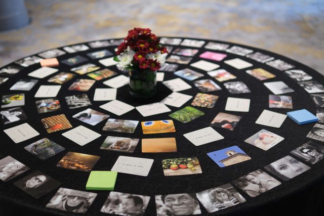 Mengenal dan Menghargai Diri Sendiri Melalui Terapi Media Foto di Sheraton Surabaya (foto : ist)