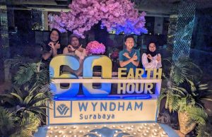 Wyndham Surabaya City Centre Rayakan Earth Hour 2025 Melalui Acara Glow The Earth – DIY Glow in the Dark Wyndham Surabaya City Centre Rayakan Earth Hour 2025 Melalui Acara Glow The Earth – DIY Glow in the Dark (foto : ist)