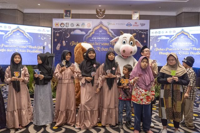 Hotel Ciputra World Surabaya Semarakkan Ramadan Gelar Kegiatan Inspiratif Bersama Anak Yatim, Dhuafa dan Disabilitas (foto : ist)