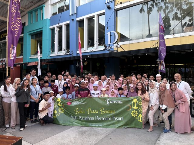 Artotel TS Suites Surabaya Berbagi Kebahagiaan Bersama Anak Panti Asuhan dan Karyawan di Bulan Ramadan (foto : ist)