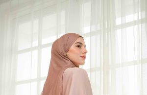 KUDUNG Hadirkan Koleksi Raya 2025 Bertajuk “Serene Bliss” KUDUNG Hadirkan Koleksi Raya 2025 Bertajuk “Serene Bliss” (foto : ist)