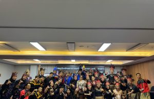 Indonesian Cross Culture : General Staff Meeting di Aston Inn Jemursari Berbusana Pakaian Daerah Indonesian Cross Culture : General Staff Meeting di Aston Inn Jemursari Berbusana Pakaian Daerah (foto : ist)