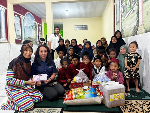 Berbagi Kebahagiaan Ramadan, Quest Hotel Darmo Surabaya Salurkan Donasi ke Panti Asuhan Yayasan Amanah (foto : ist)