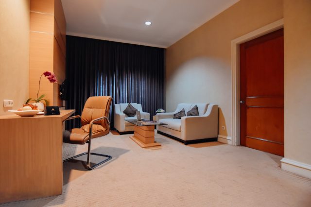 Lebaran Lebih Berkesan! Nikmati Paket Spesial Mudik dan Halal Bihalal di Surabaya Suites Hotel (foto : ist)